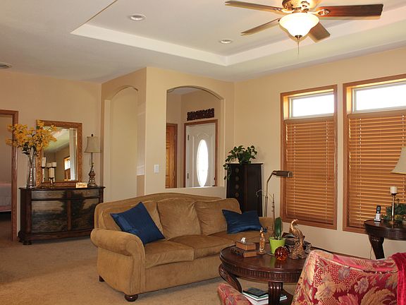 3rd image of 725 Dailey Dr