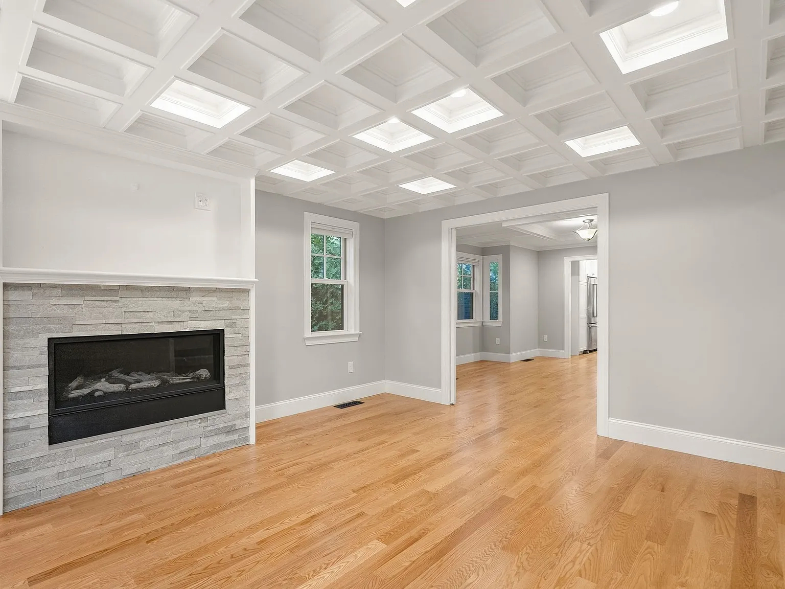 5 bed, 4.5 bath, 3846 sqft, $9,500 — Photo 4