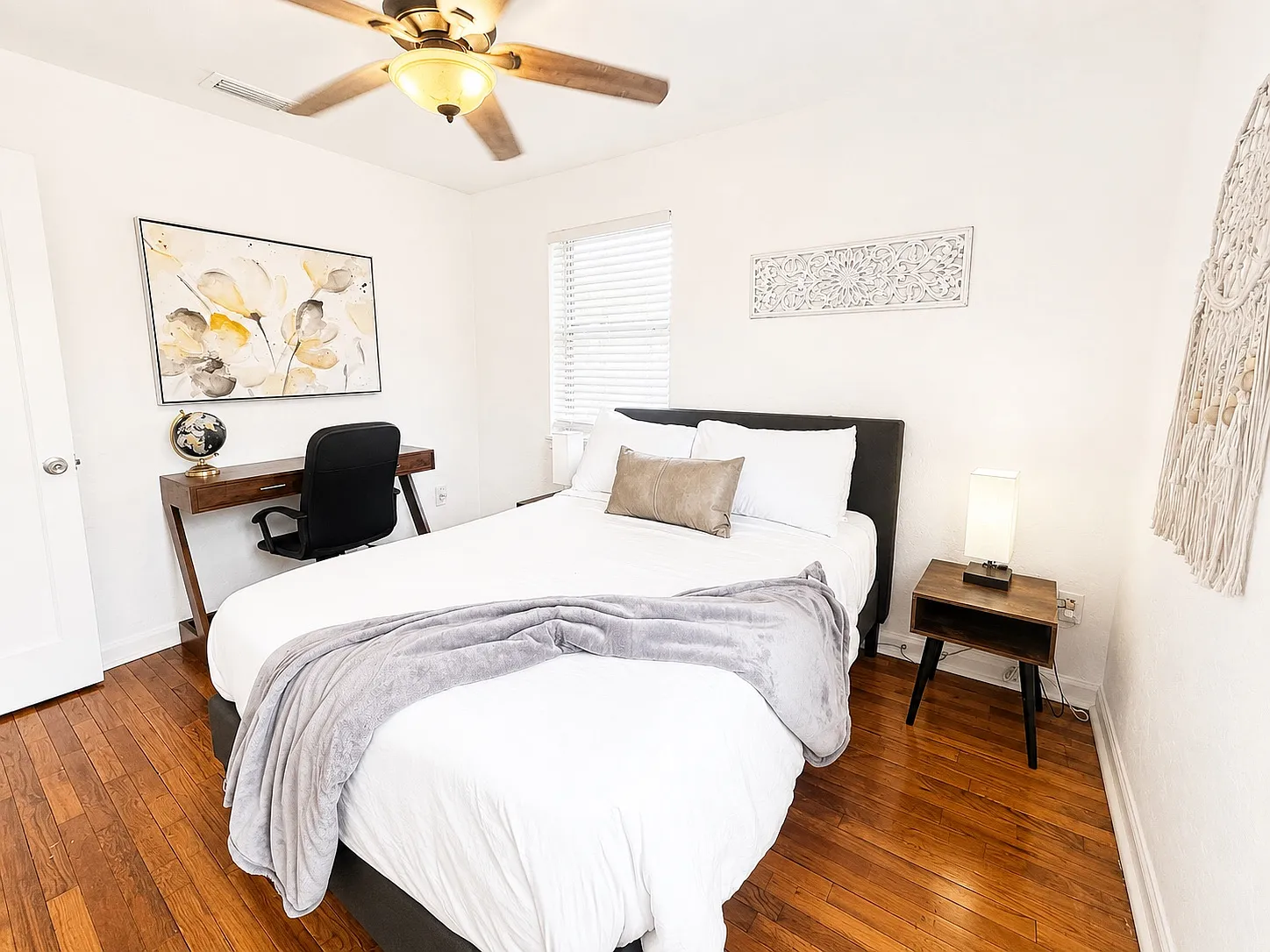 2 bed, 1044 sqft, $2,300 — Photo 4