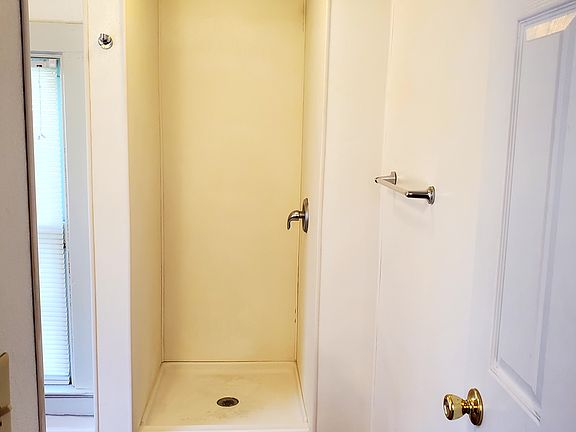 5th image of 109 4th Ave SE APT 3