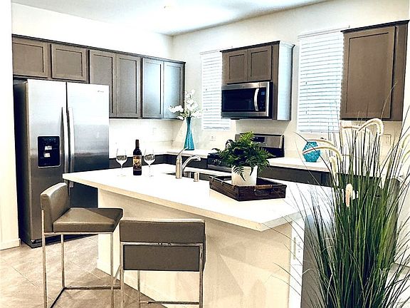 4th image of 658 Anemone Ln