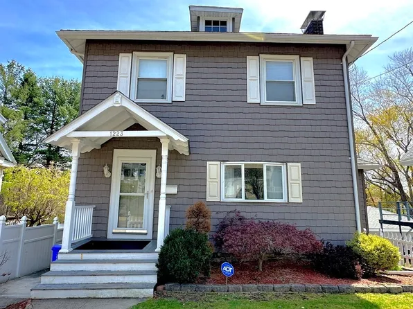 1223 Salem St, Malden, MA 02148