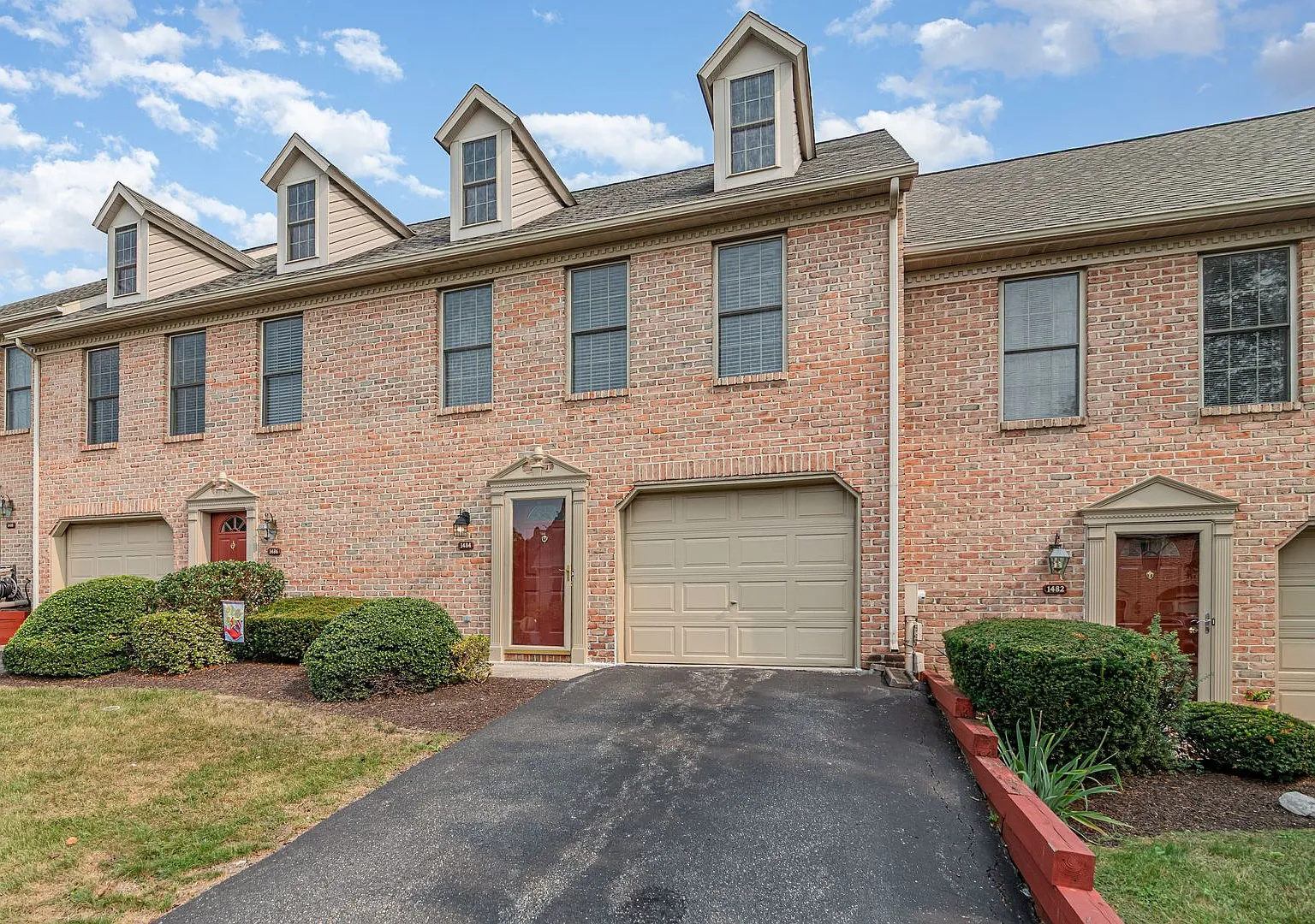 Welcome to this charming 3-bedroom, 2.5-bathroom home located in Mechanicsburg, PA. — Photo 3