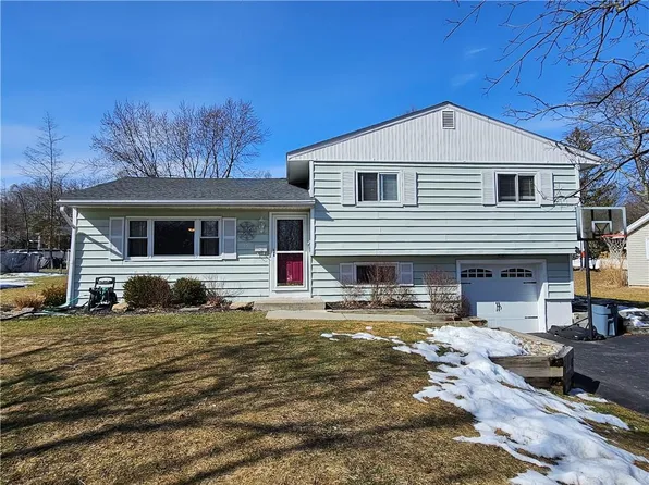 13 Thomas Jefferson Place, Middletown, NY 10940