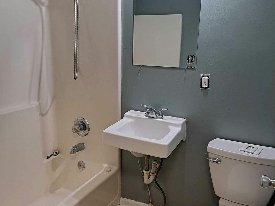 2nd image of 160 Constitution St #4