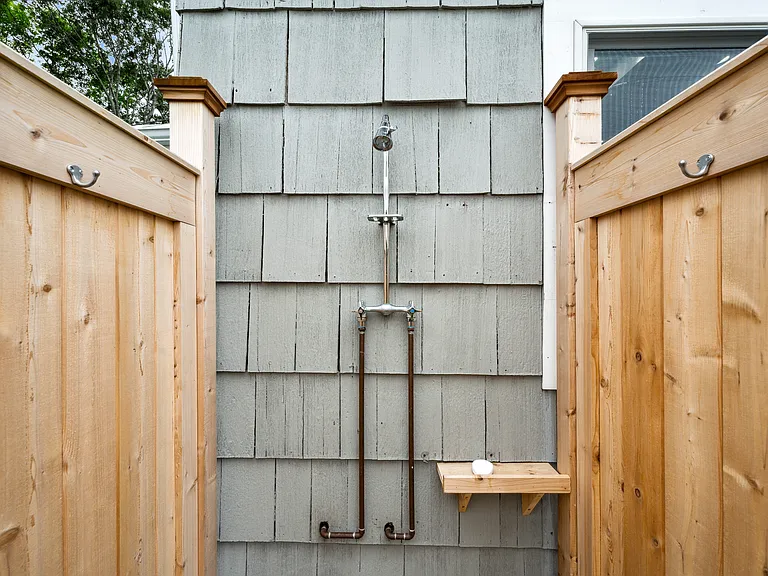 19 Bishop Ave — Photo 20