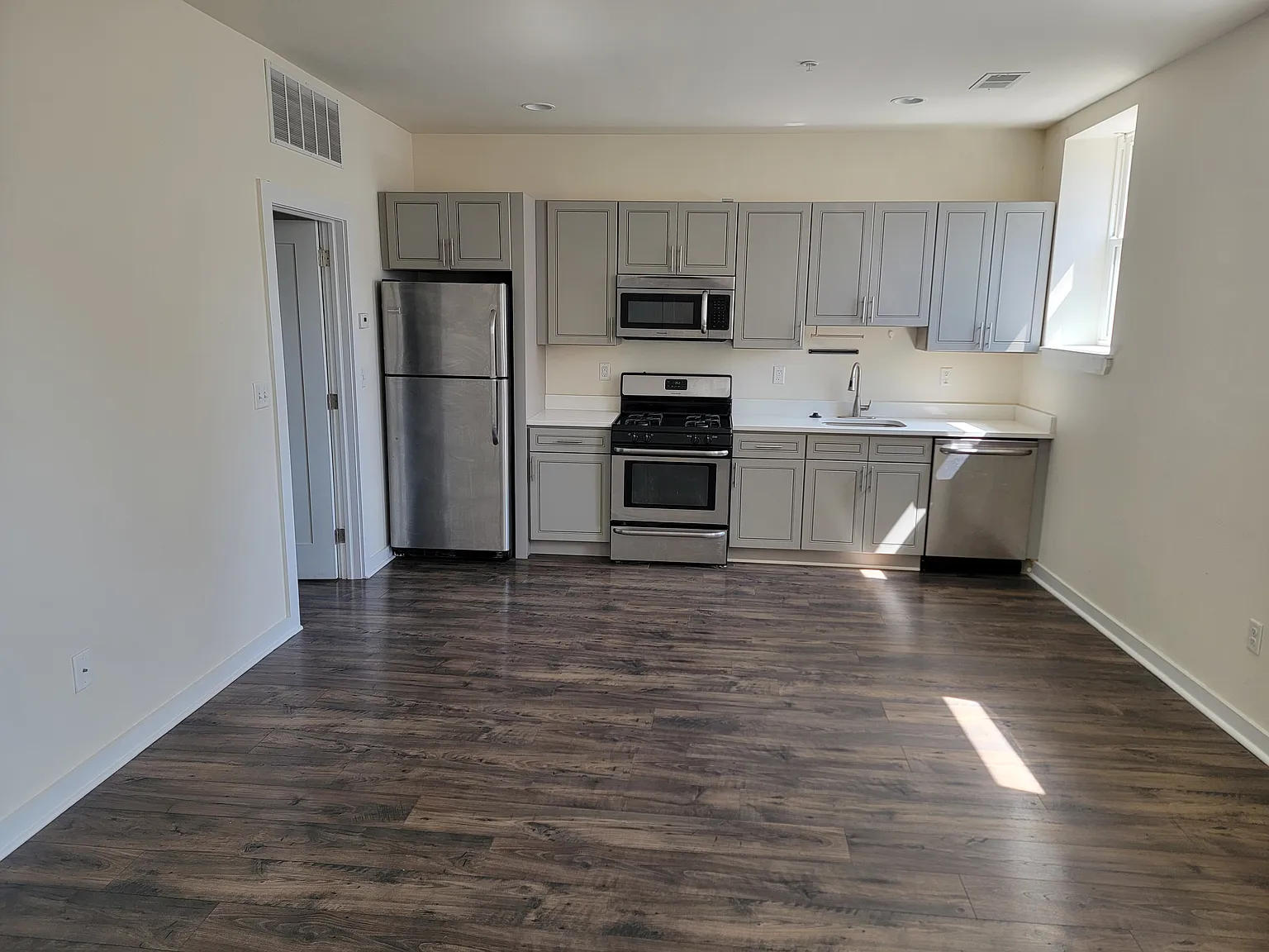 1 bed, 700 sqft, $1,525 — Photo 1