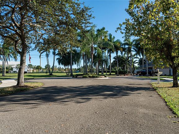 5th image of 1351 White Stone Way
