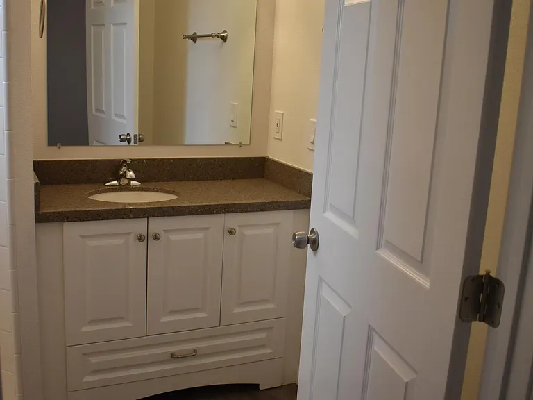 1134 Mentone Ave — Photo 6