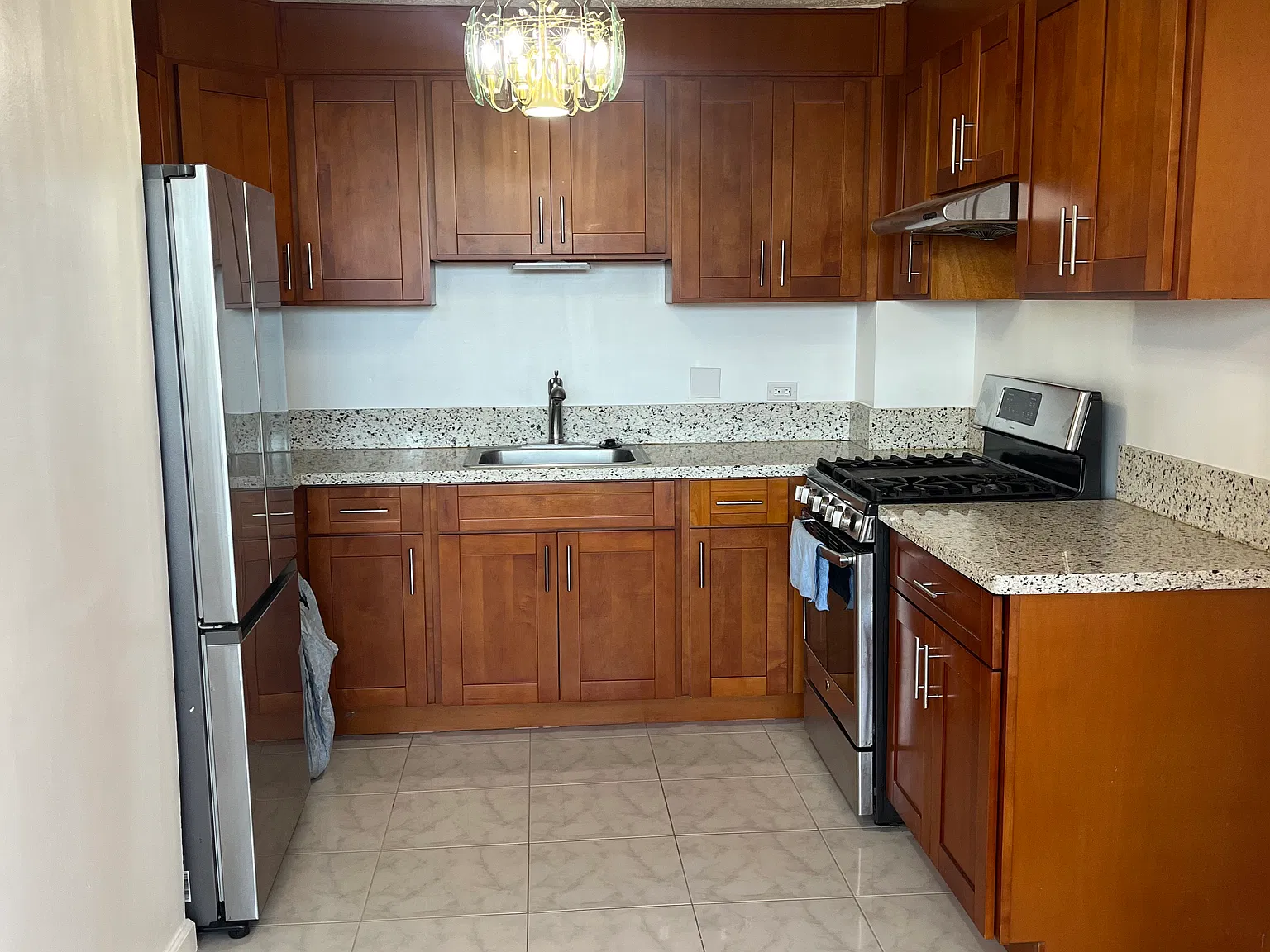 3 bed, 831 sqft, $3,300 — Photo 1
