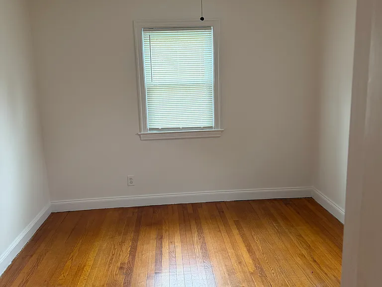 8108 Greenwood Ave — Photo 9