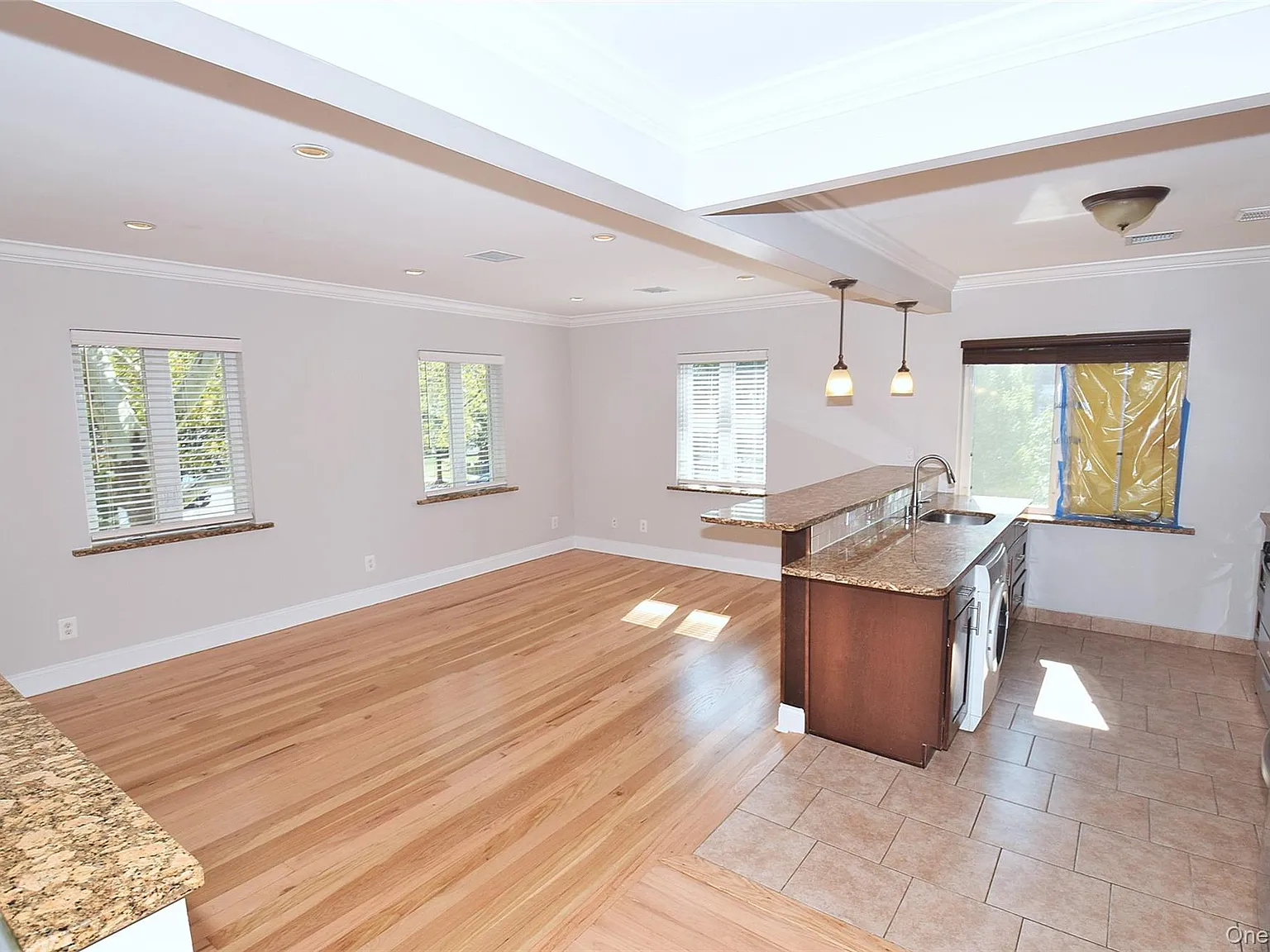 2 bed, 1.0 bath, 1848 sqft, $3,300 — Photo 2