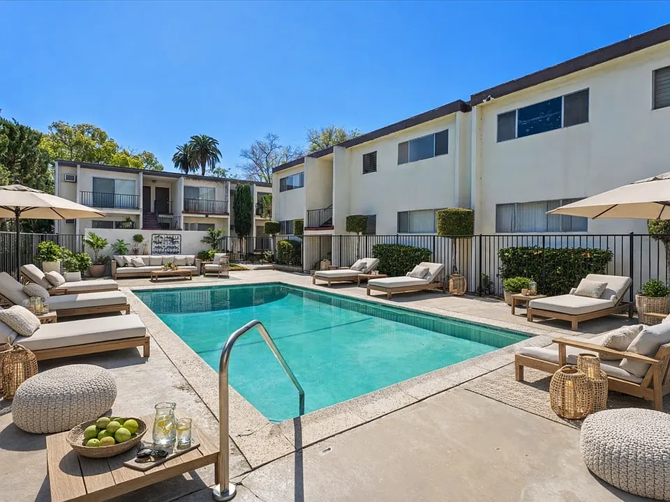 820 N. Raymond Ave