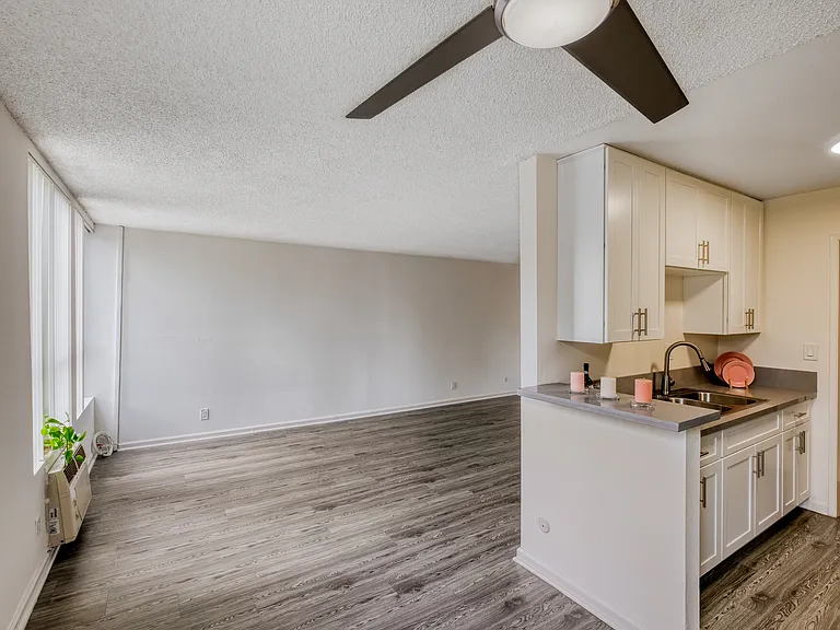 526 Ardmore — Photo 10