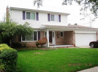 27143 Newport Dr, Warren, MI 48088