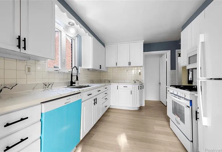 8060 Edward Ave — Photo 6