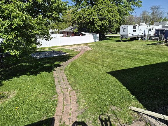 5th image of 404 7th Ave SE
