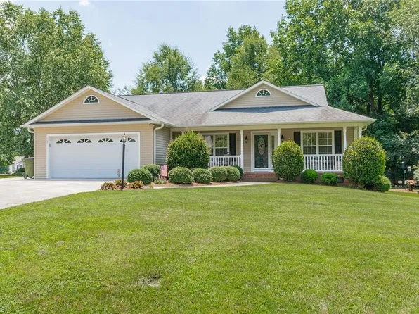 307 Manor Dr, Lexington, NC 27295