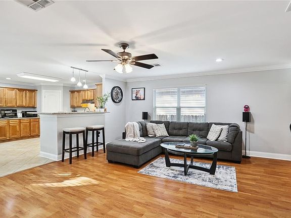 3rd image of 608 Avenue A