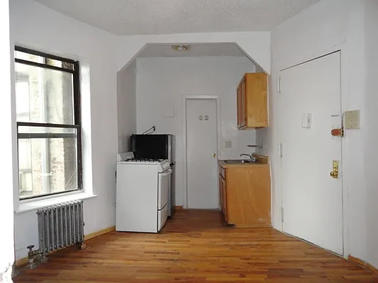 Rented by Perry Associates NYC Inc | media 21