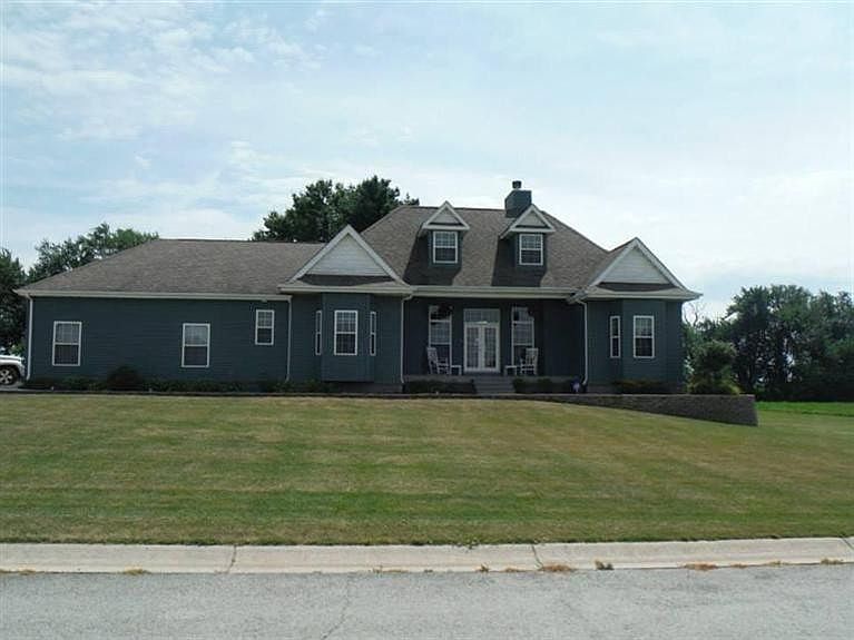 1st image of 118 E Goldfinch Dr