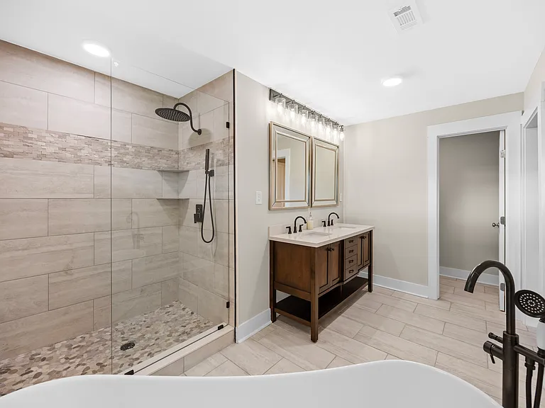 1306 E Gonzalez St #D — Photo 5