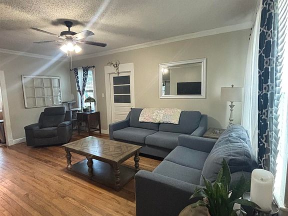 2nd image of 23333 Iberville St