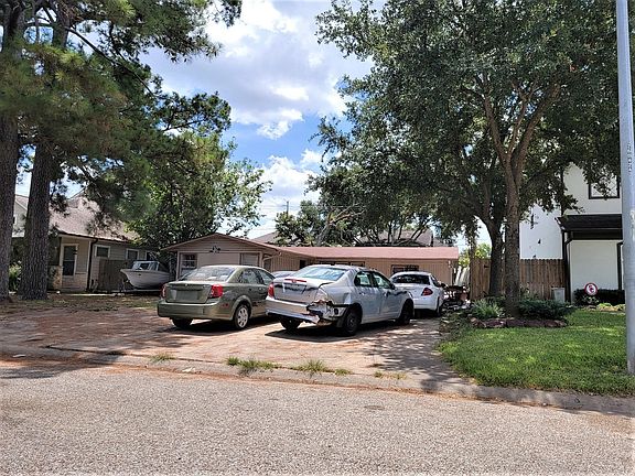 2nd image of 1407 Woodcrest Dr