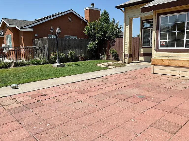 2041 Thompson Ave — Photo 29