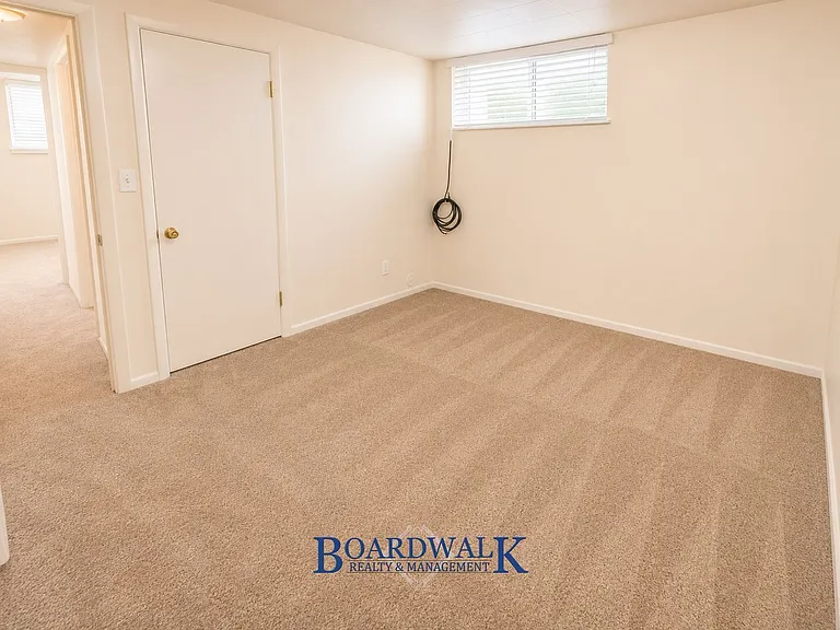197 N Pinehurst Ave — Photo 8