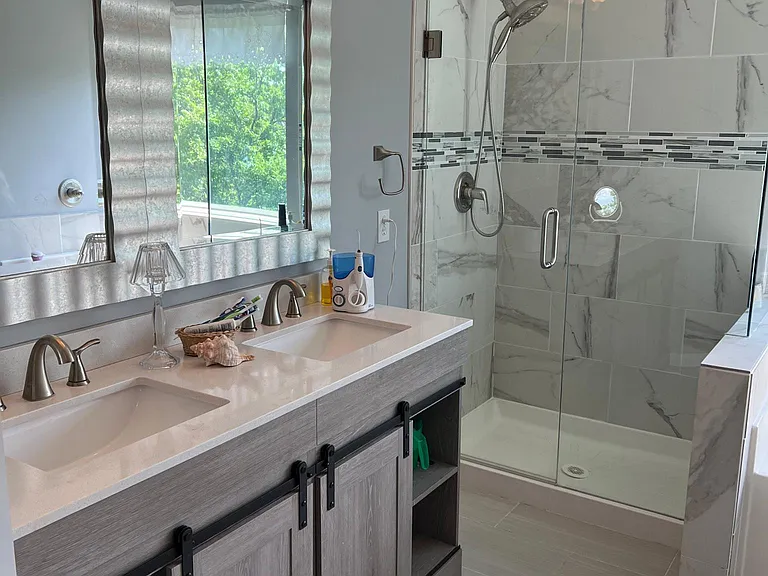 5700 Crestwood Dr — Photo 3