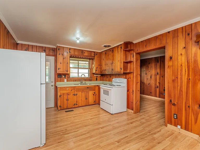 315 Georgia Ave — Photo 11