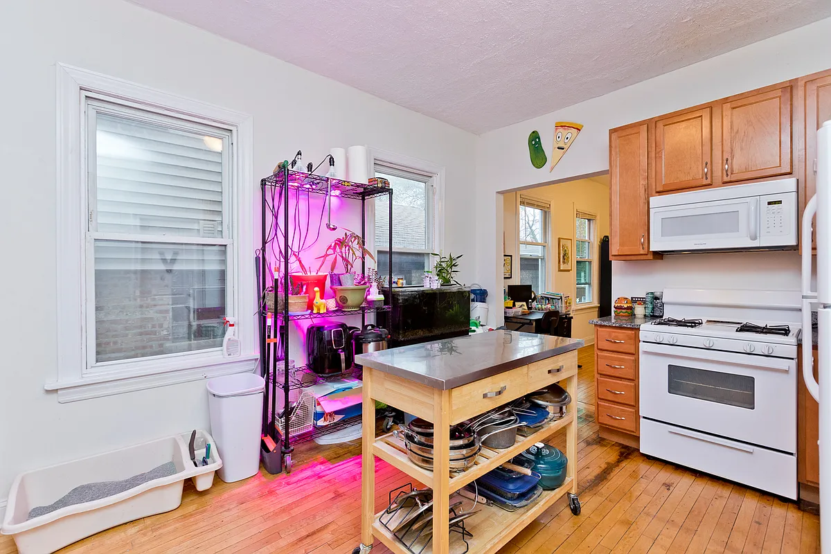 Building Photo - 3841 N Bernard St #1F