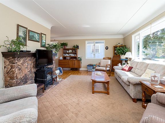 4th image of 3856 Diamond St
