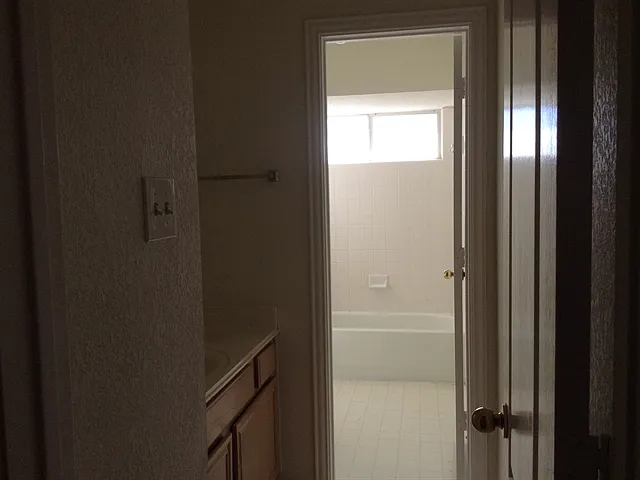2006 Meandering Way — Photo 11
