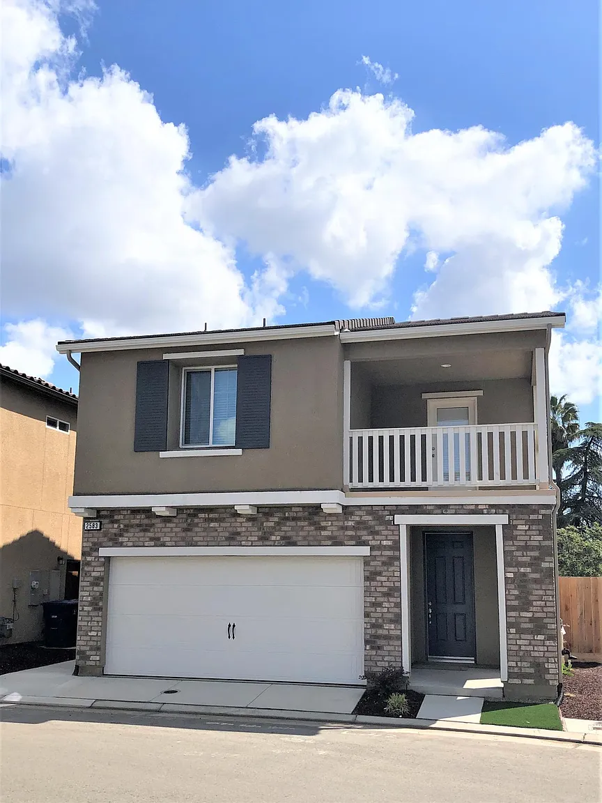 2583 Bella Vista Dr photo 1