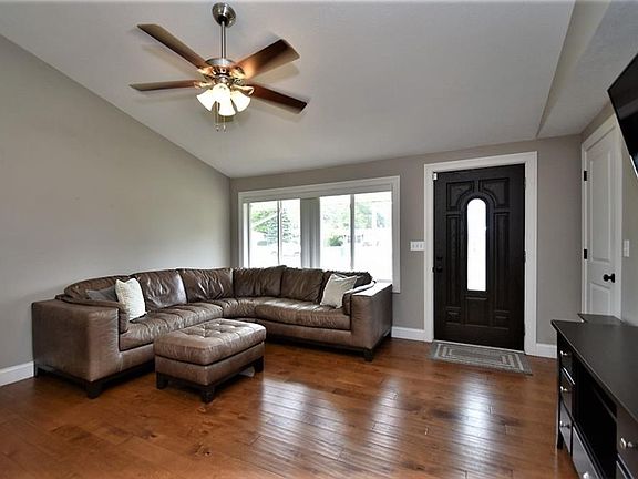 5th image of 9186 Milford Dr