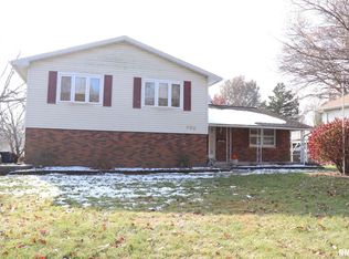 800 W Walnut St, Chatham, IL 62629