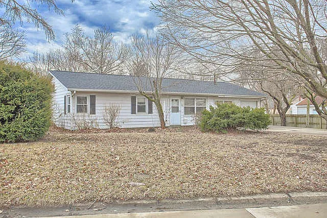 1221 Thomas Dr photo 1