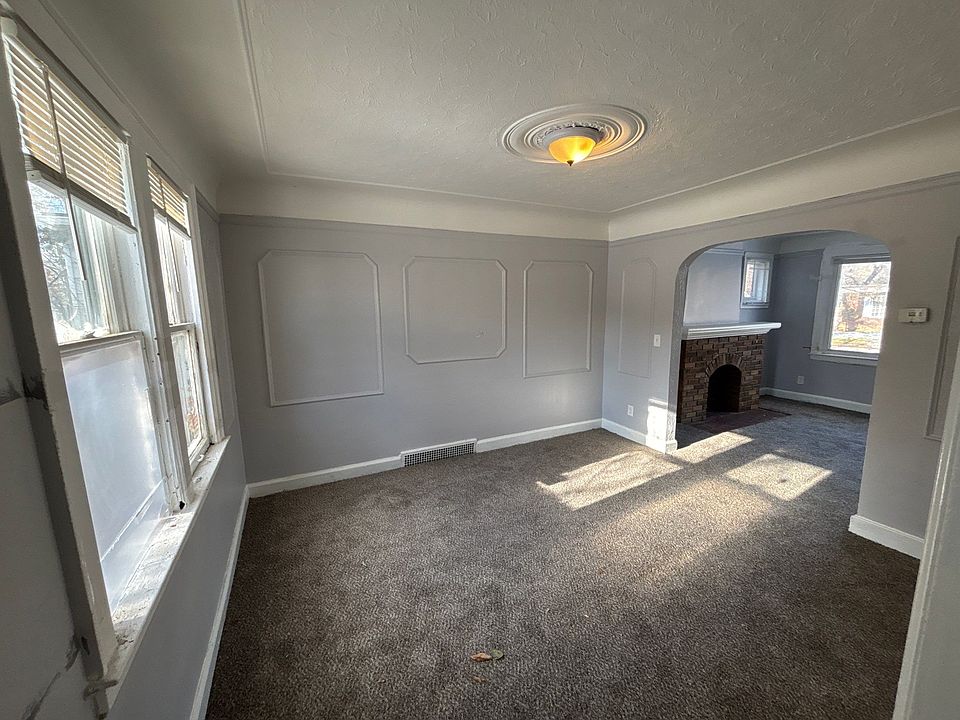 2nd image of 4232 Waverly St #4234