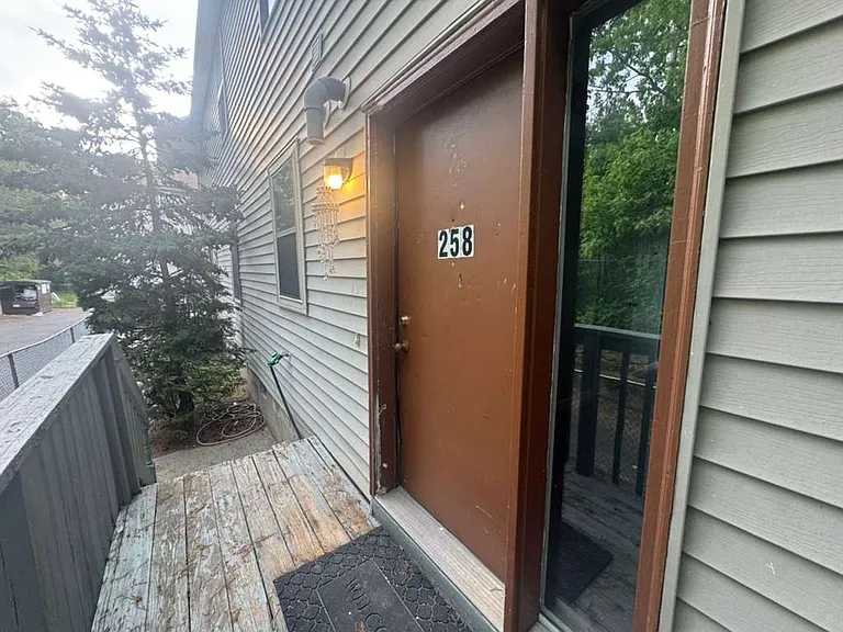 258 Fairmont Ave — Photo 1