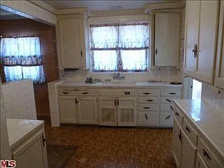 5th image of 741 W 110th St