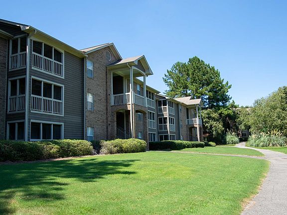 The Lakes Apartments