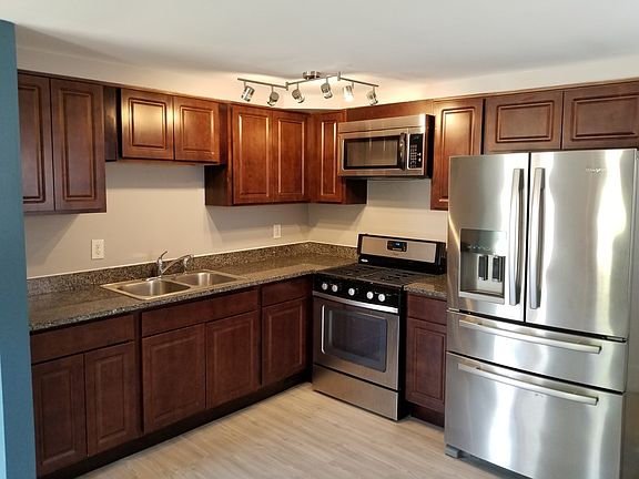 2nd image of 10 N Willow Ln