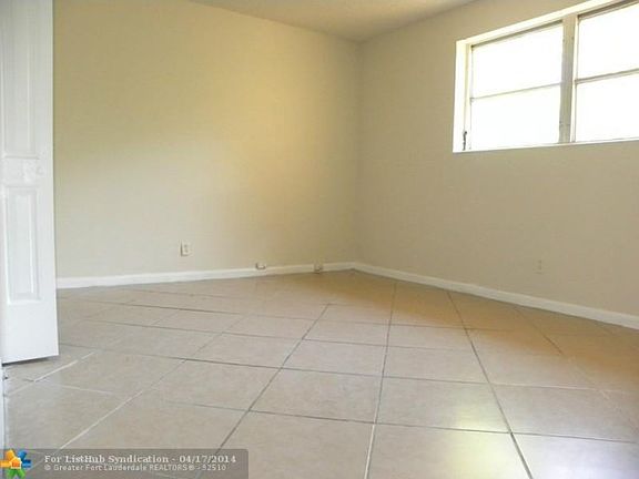 4th image of 850 E Commercial Blvd APT 240E