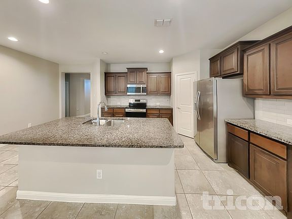 5th image of 162 Colter Dr