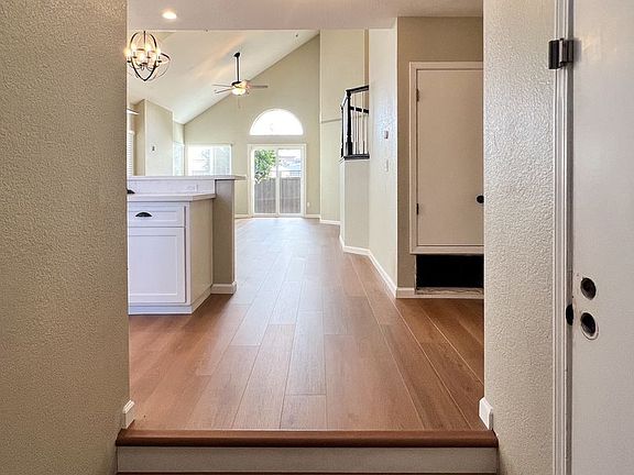 3rd image of 14 Valley West Cir
