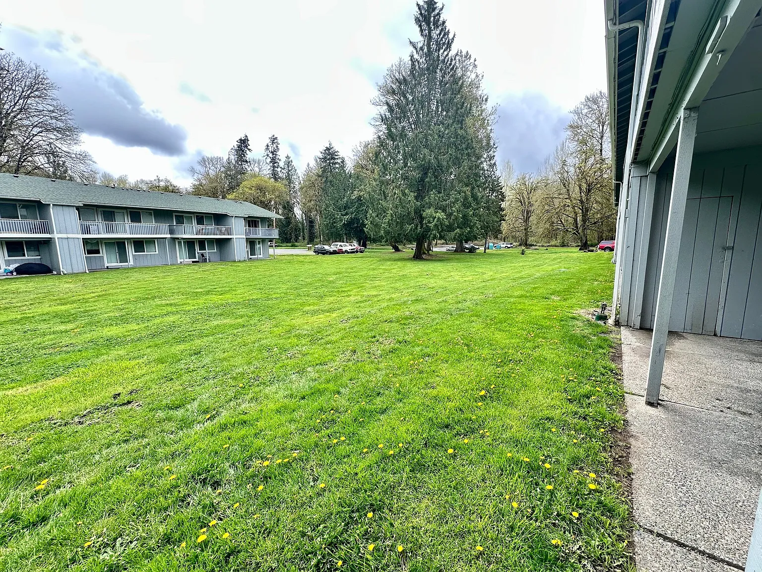 Riverside Manor — Photo 4