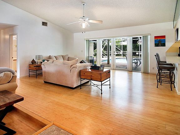 4th image of 8610 NW 56th St