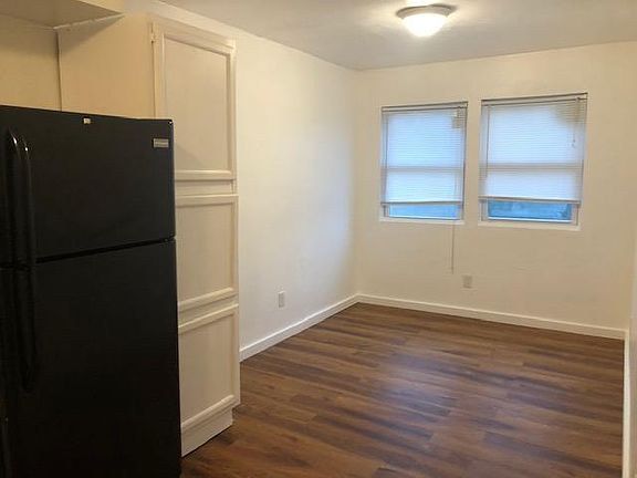 4th image of 2636 Westminster Ave #B